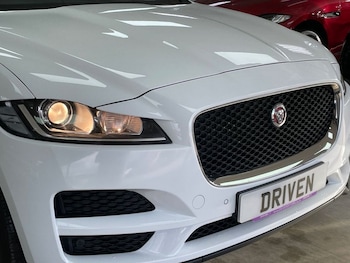 Used Jaguar F-Pace 2018 for sale - 77748218: Photo