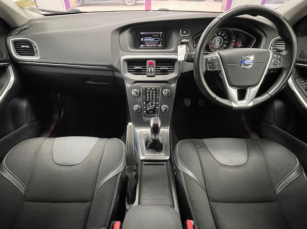 Used Volvo V40 2015 for sale - 76291215: Photo 2
