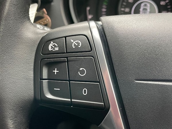 Used Volvo V40 2015 for sale - 76291215: Photo 34