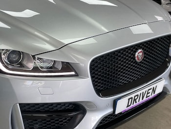Used Jaguar F-Pace 2017 for sale - 75753105: Photo