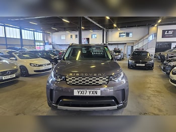 Used Land Rover Discovery 2017 for sale - 79228351: Photo