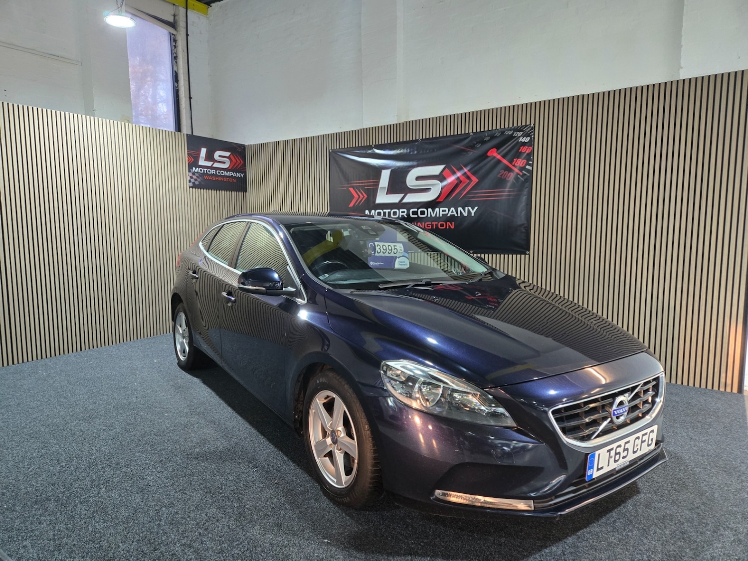 Used Volvo V40 2015 for sale - 77620425: Photo 1