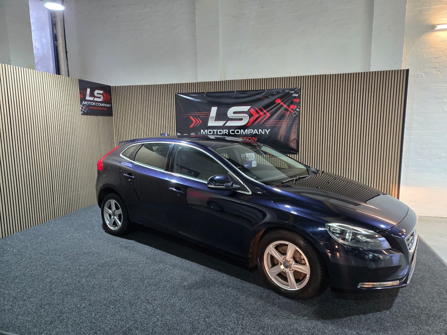 Used Volvo V40 2015 for sale - 77620425: Photo 5