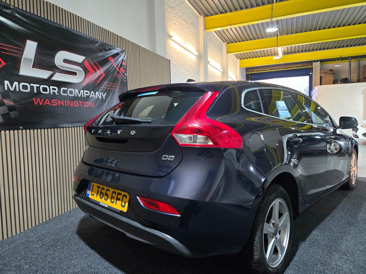 Used Volvo V40 2015 for sale - 77620425: Photo 9