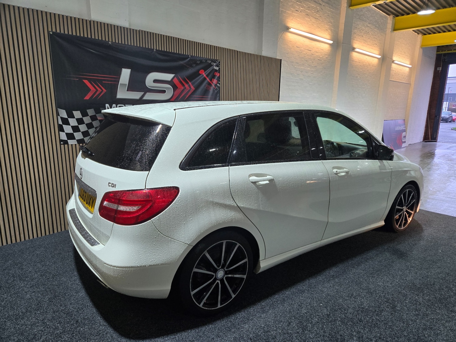 Used Mercedes-Benz B Class 2013 for sale - 77619577: Photo 5