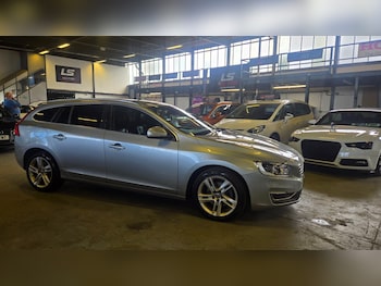 Used Volvo V60 2017 for sale - 78893126: Photo