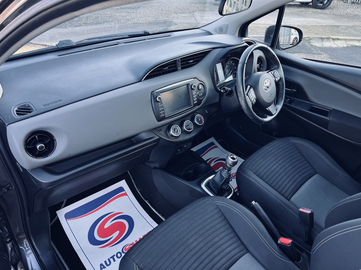 Used Toyota Yaris 2017 for sale - 76758840: Photo 15