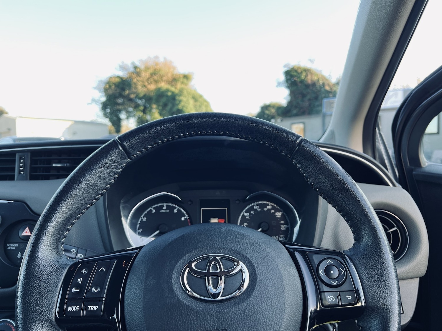 Used Toyota Yaris 2017 for sale - 76758840: Photo 18