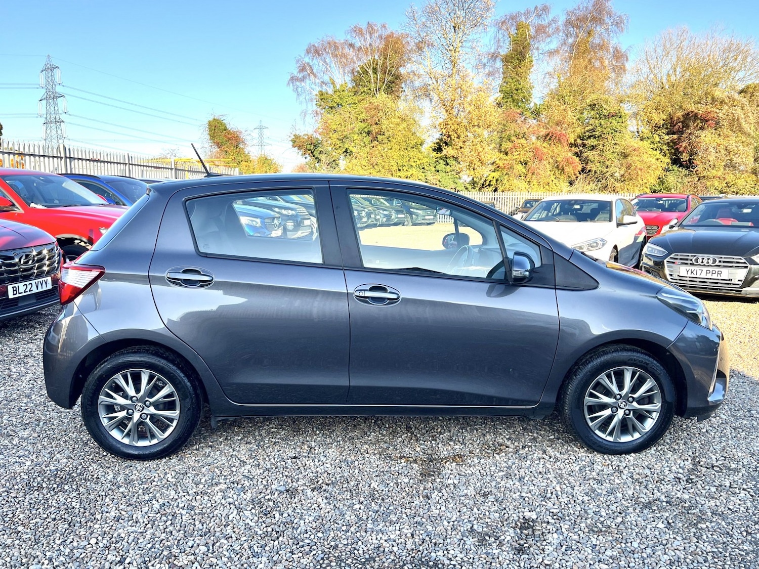 Used Toyota Yaris 2017 for sale - 76758840: Photo 2