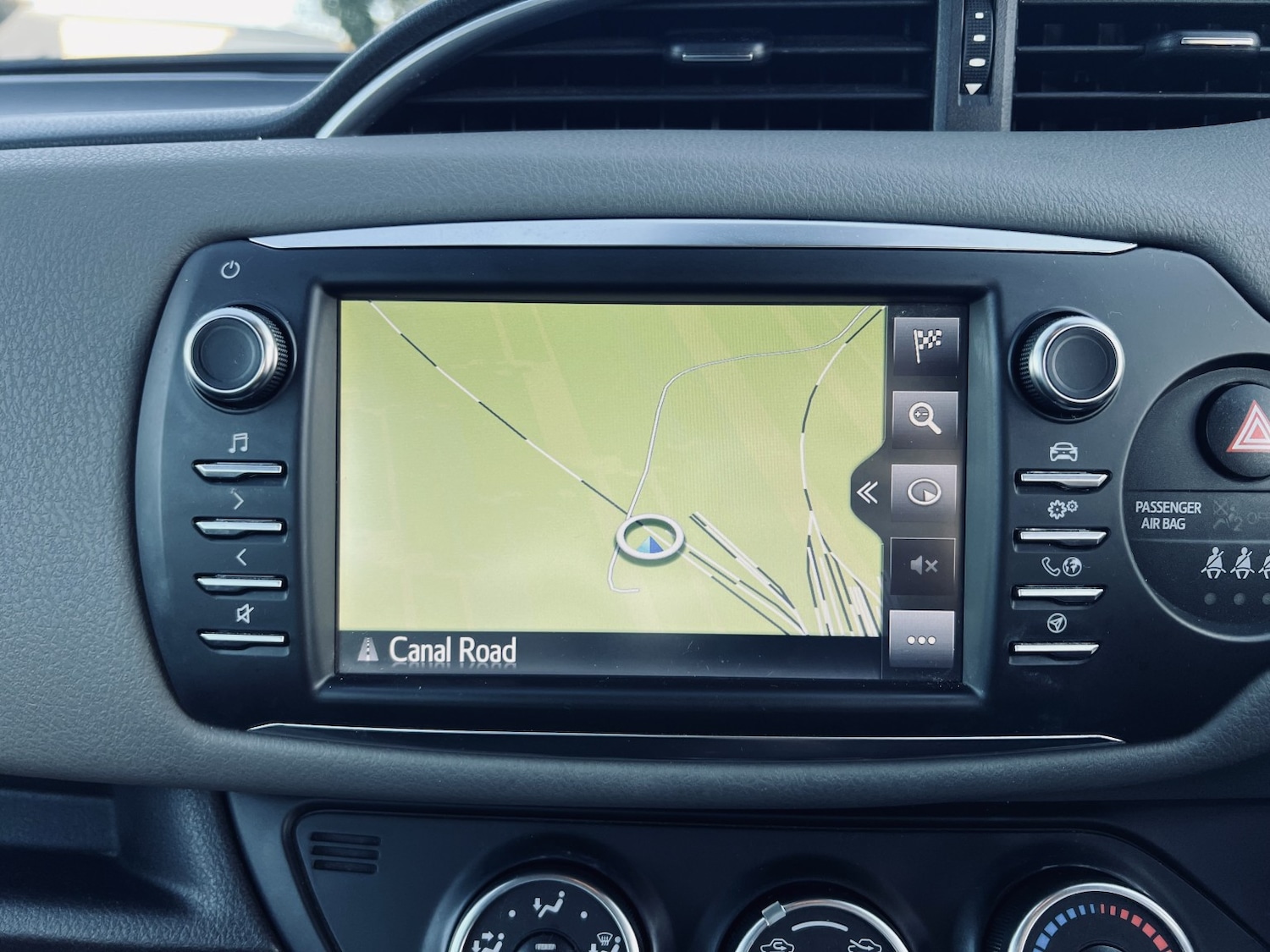 Used Toyota Yaris 2017 for sale - 76758840: Photo 23