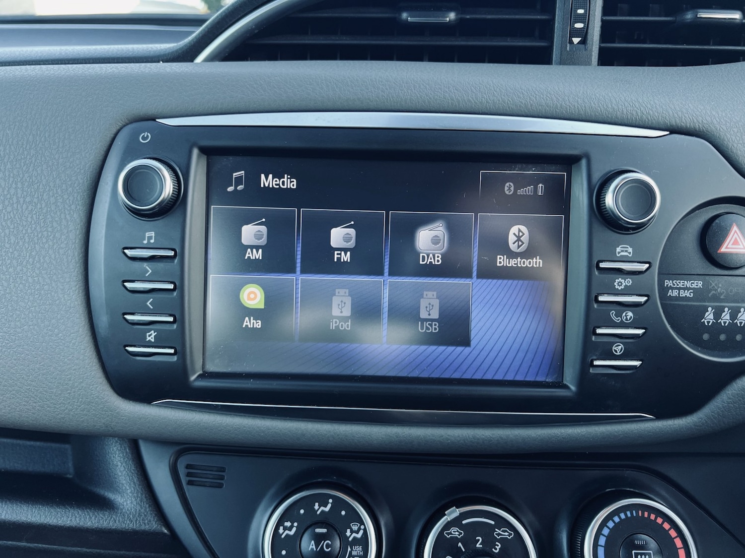 Used Toyota Yaris 2017 for sale - 76758840: Photo 25