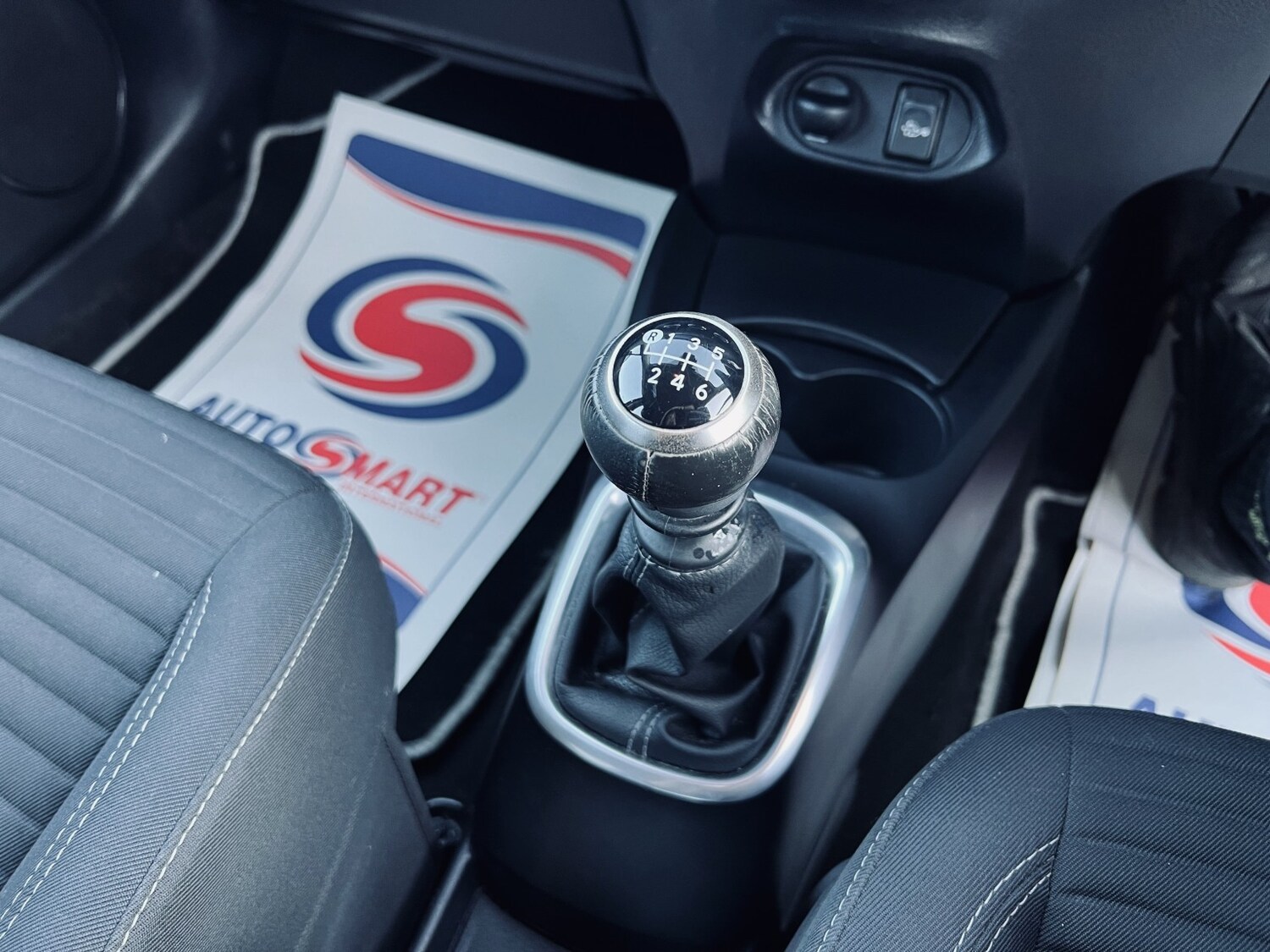 Used Toyota Yaris 2017 for sale - 76758840: Photo 27