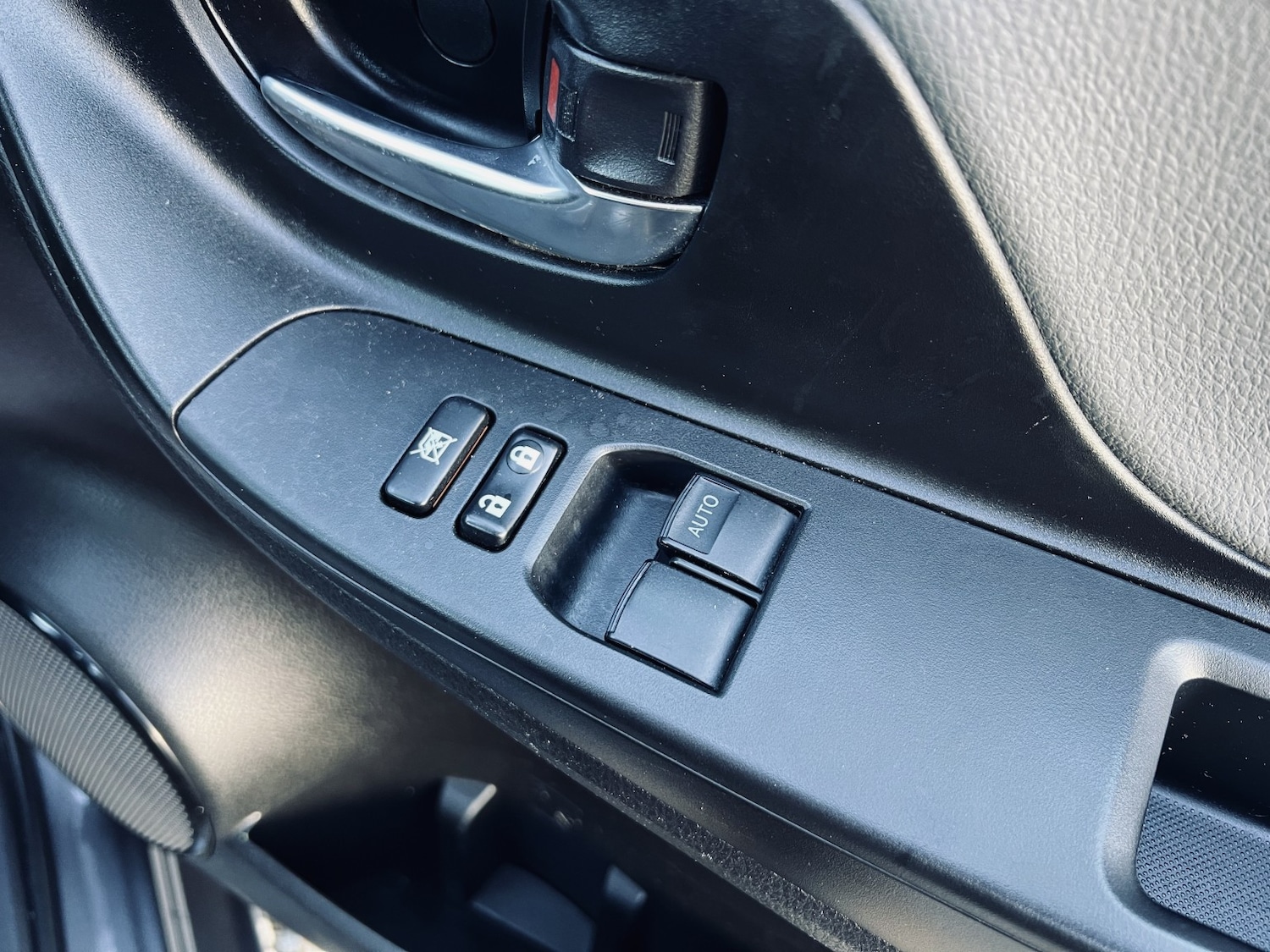 Used Toyota Yaris 2017 for sale - 76758840: Photo 28