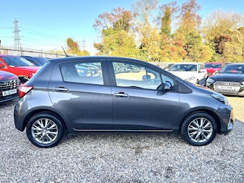 Used Toyota Yaris 2017 for sale - 76758840: Photo