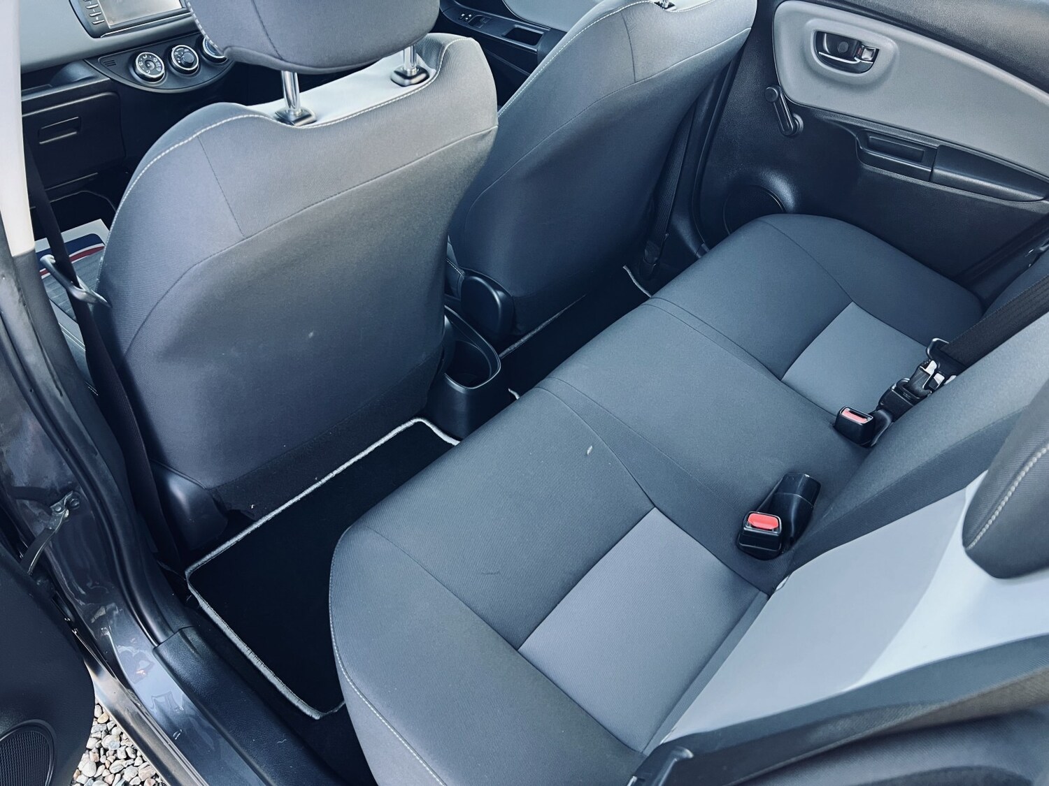 Used Toyota Yaris 2017 for sale - 76758840: Photo 32