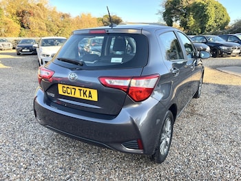 Used Toyota Yaris 2017 for sale - 76758840: Photo