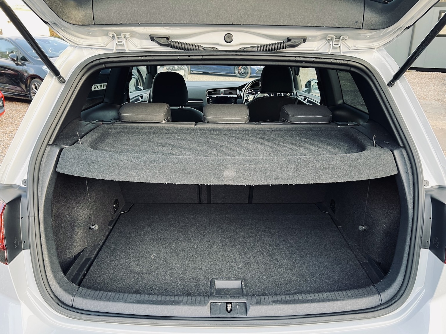 Used Volkswagen Golf 2018 for sale - 77681807: Photo 33