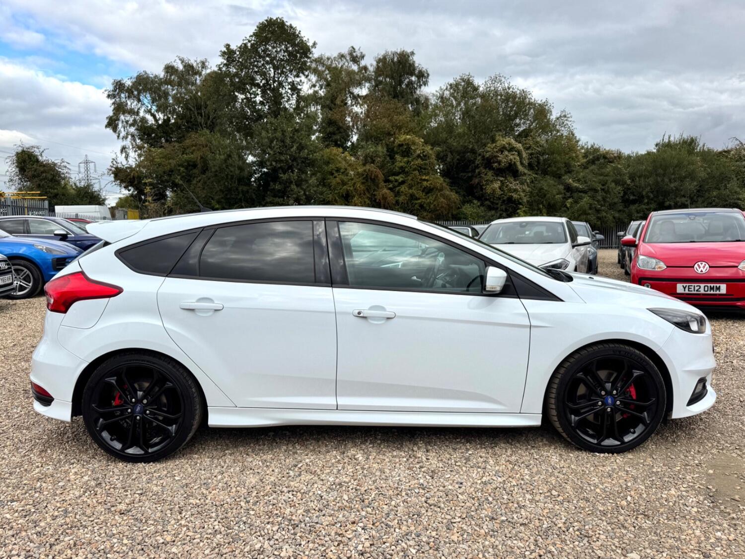 Used Ford Focus 2015 for sale - 76045664: Photo 3