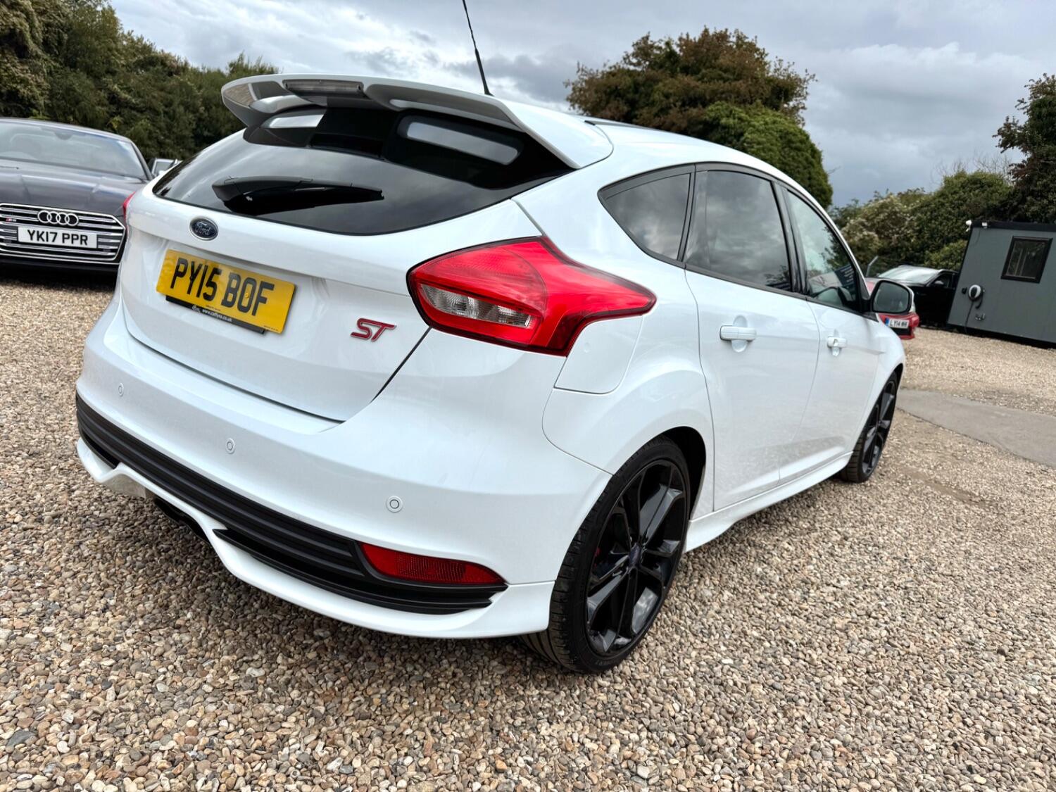 Used Ford Focus 2015 for sale - 76045664: Photo 4