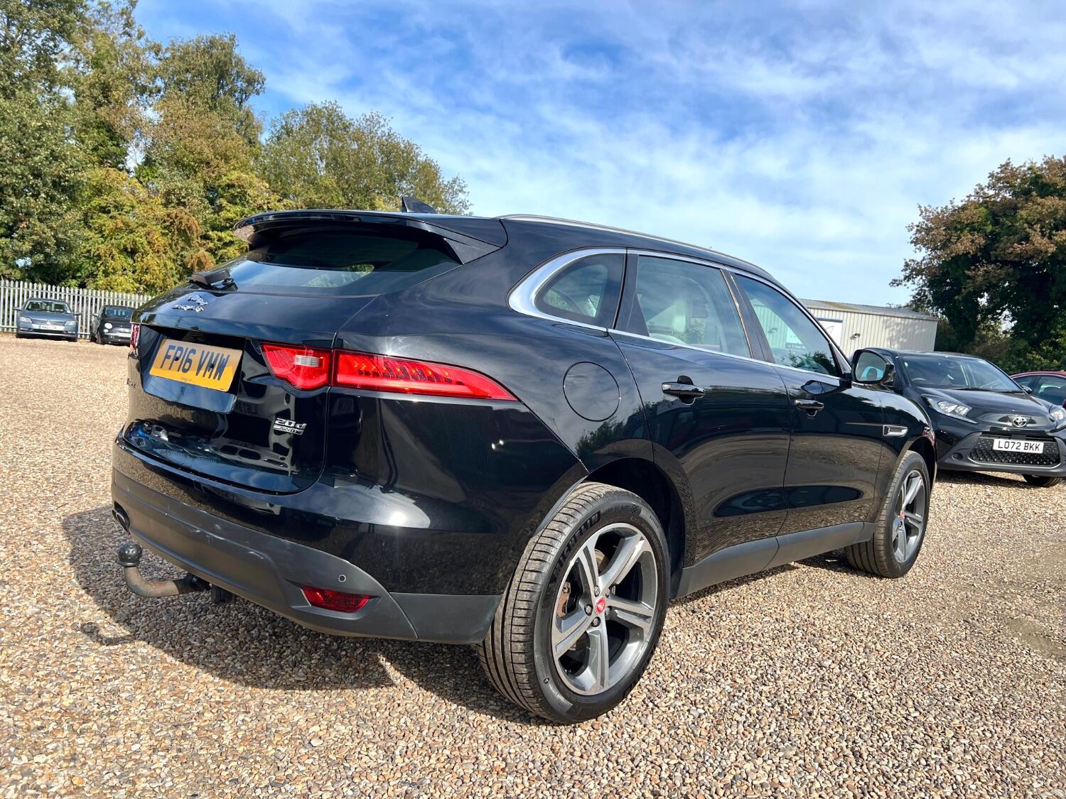 Used Jaguar F-Pace 2016 for sale - 77636957: Photo 4