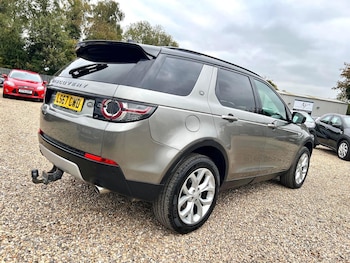 Used Land Rover Discovery Sport 2017 for sale - 76293282: Photo 4