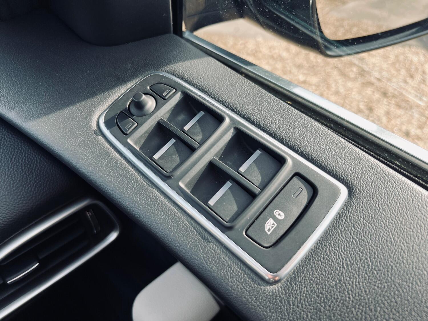 Used Jaguar F-Pace 2016 for sale - 77830096: Photo 30