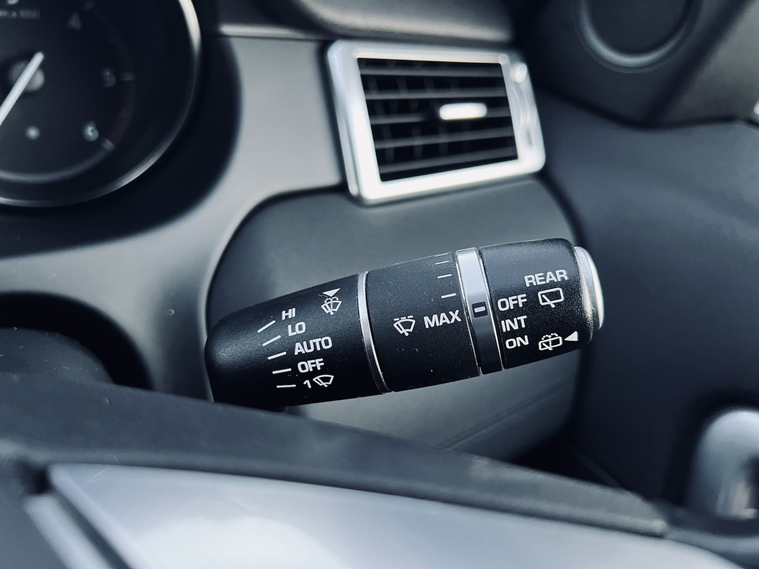 Used Land Rover Discovery Sport 2018 for sale - 76918426: Photo 31