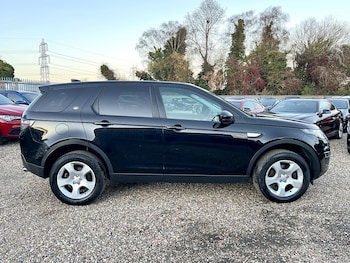 Used Land Rover Discovery Sport 2018 for sale - 76918426: Photo