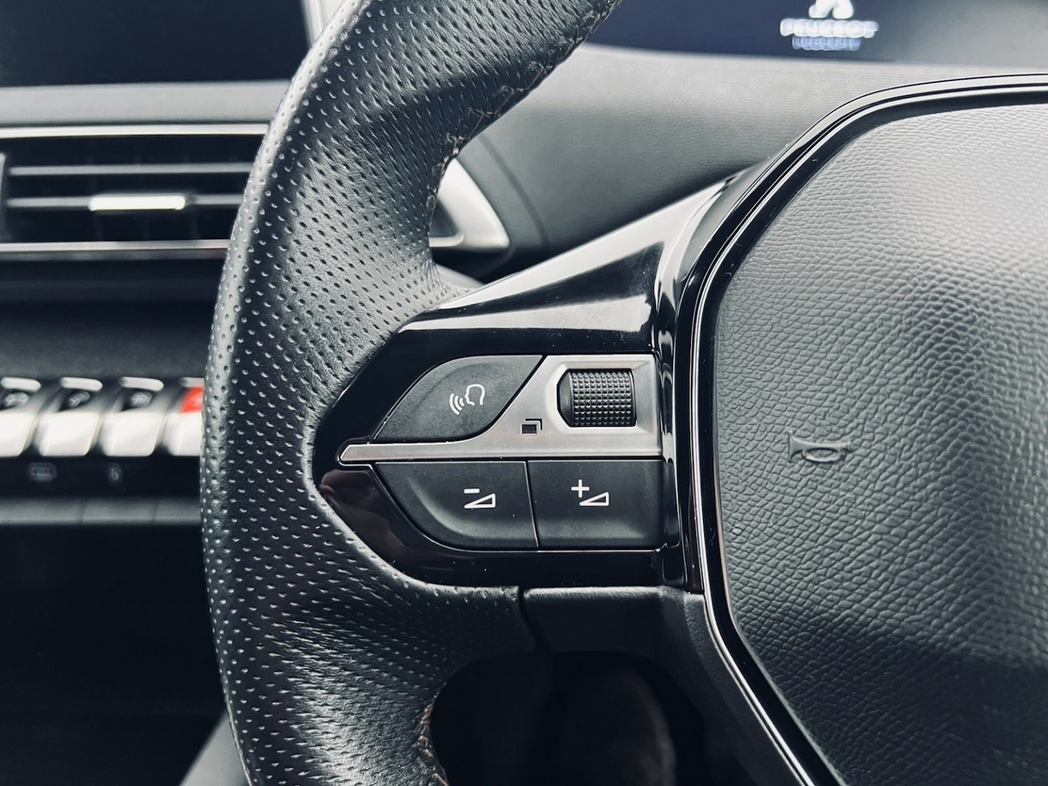 Used Peugeot 5008 2019 for sale - 76924515: Photo 32