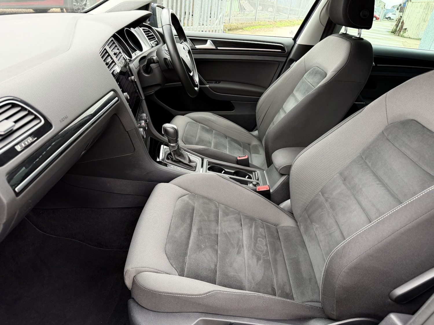 Used Volkswagen Golf 2017 for sale - 76716163: Photo 20