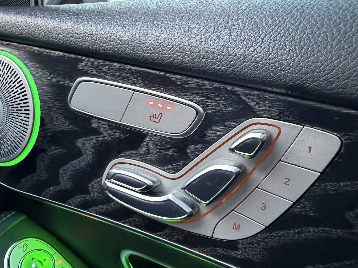 Used Mercedes-Benz GLC 2018 for sale - 77233788: Photo 32