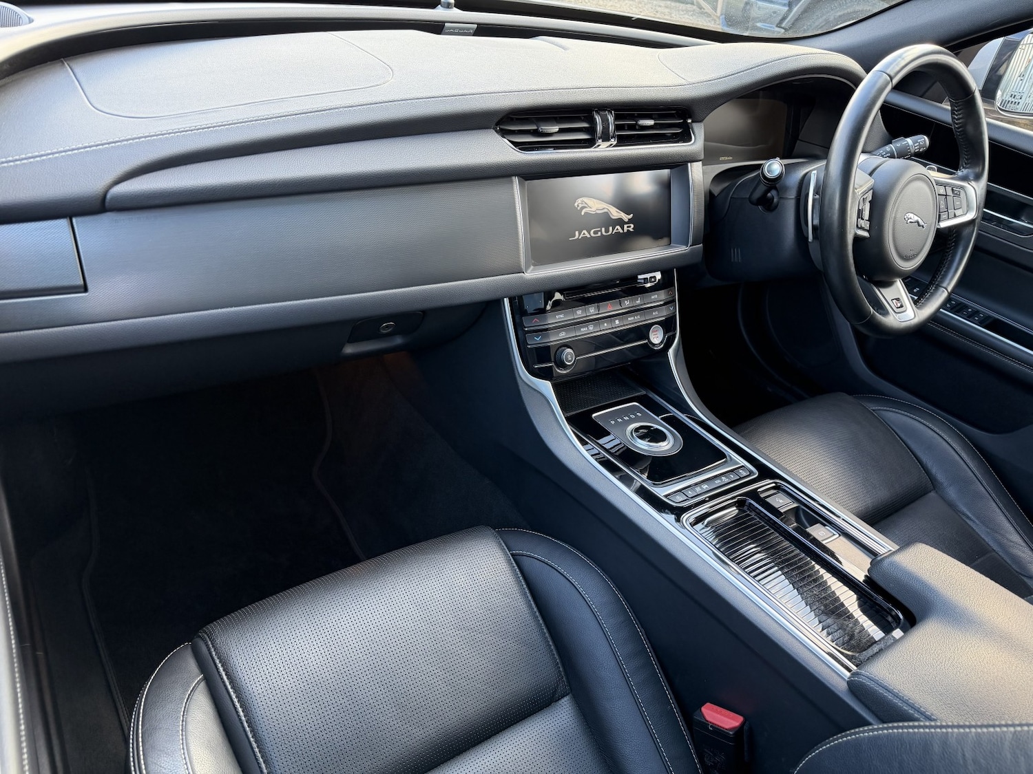 Used Jaguar XF 2018 for sale - 77398370: Photo 17