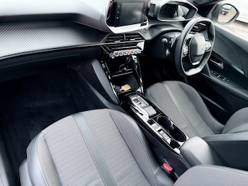 Used Peugeot 2008 2023 for sale - 76716154: Photo