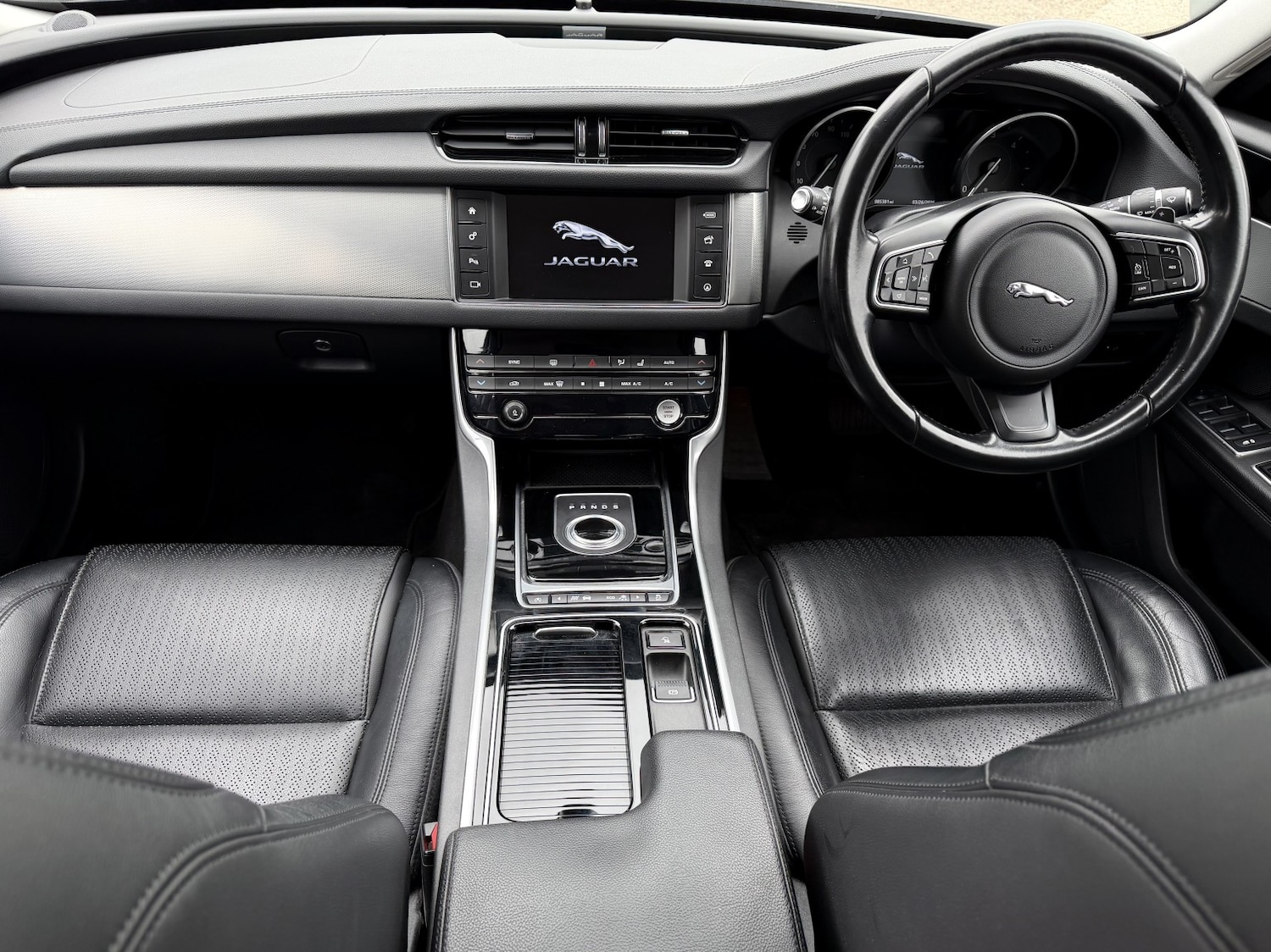 Used Jaguar XF 2017 for sale - 78062245: Photo 15