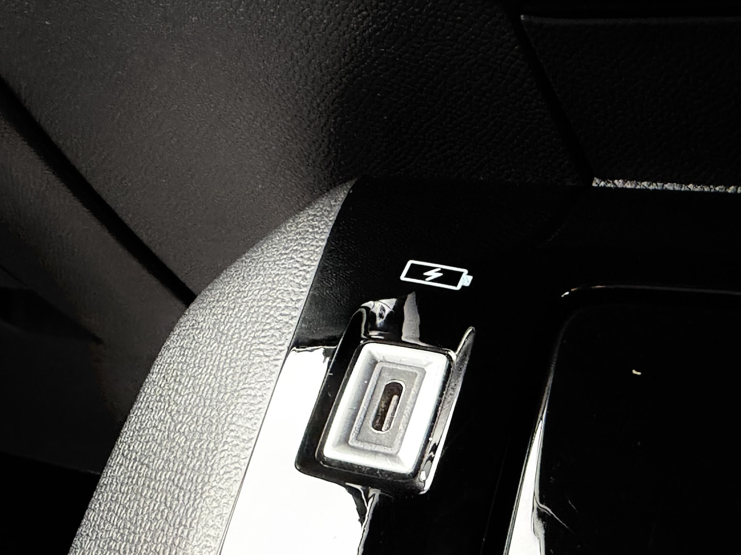 Used Peugeot 2008 2023 for sale - 77113119: Photo 25