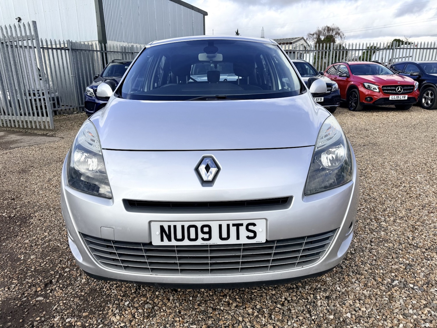 Used Renault Grand Scenic 2009 for sale - 77656173: Photo 11