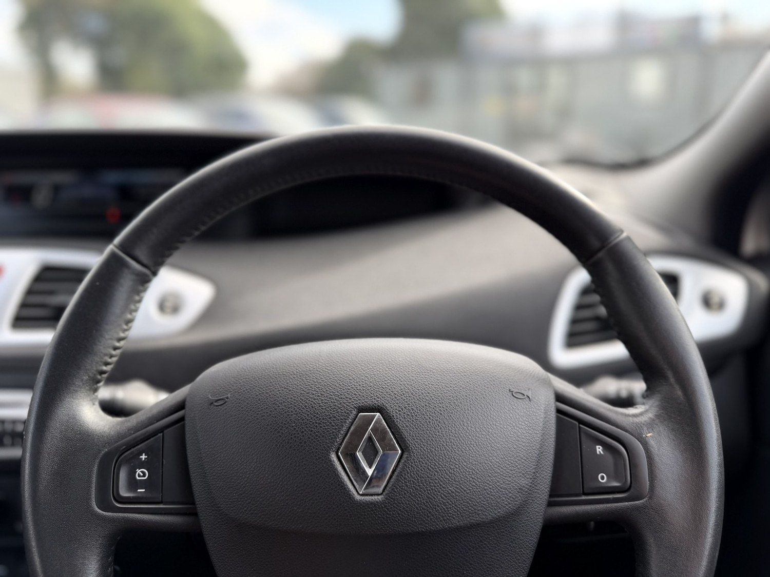 Used Renault Grand Scenic 2009 for sale - 77656173: Photo 15