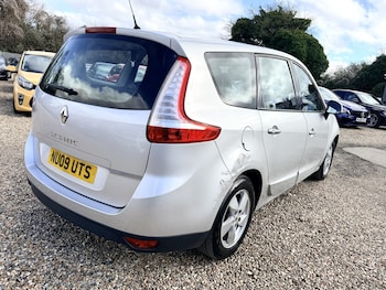Used Renault Grand Scenic 2009 for sale - 77656173: Photo