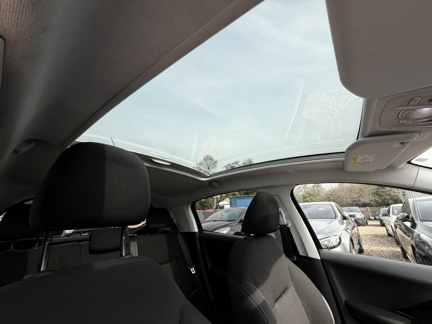 Used Peugeot 208 2015 for sale - 77968739: Photo 15