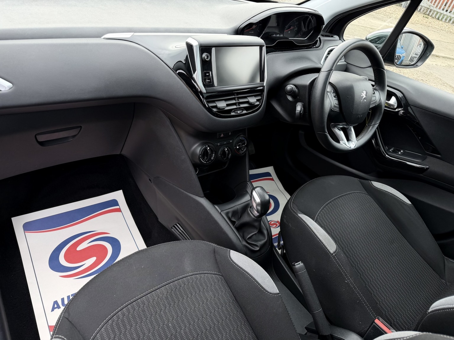 Used Peugeot 208 2015 for sale - 77968739: Photo 16