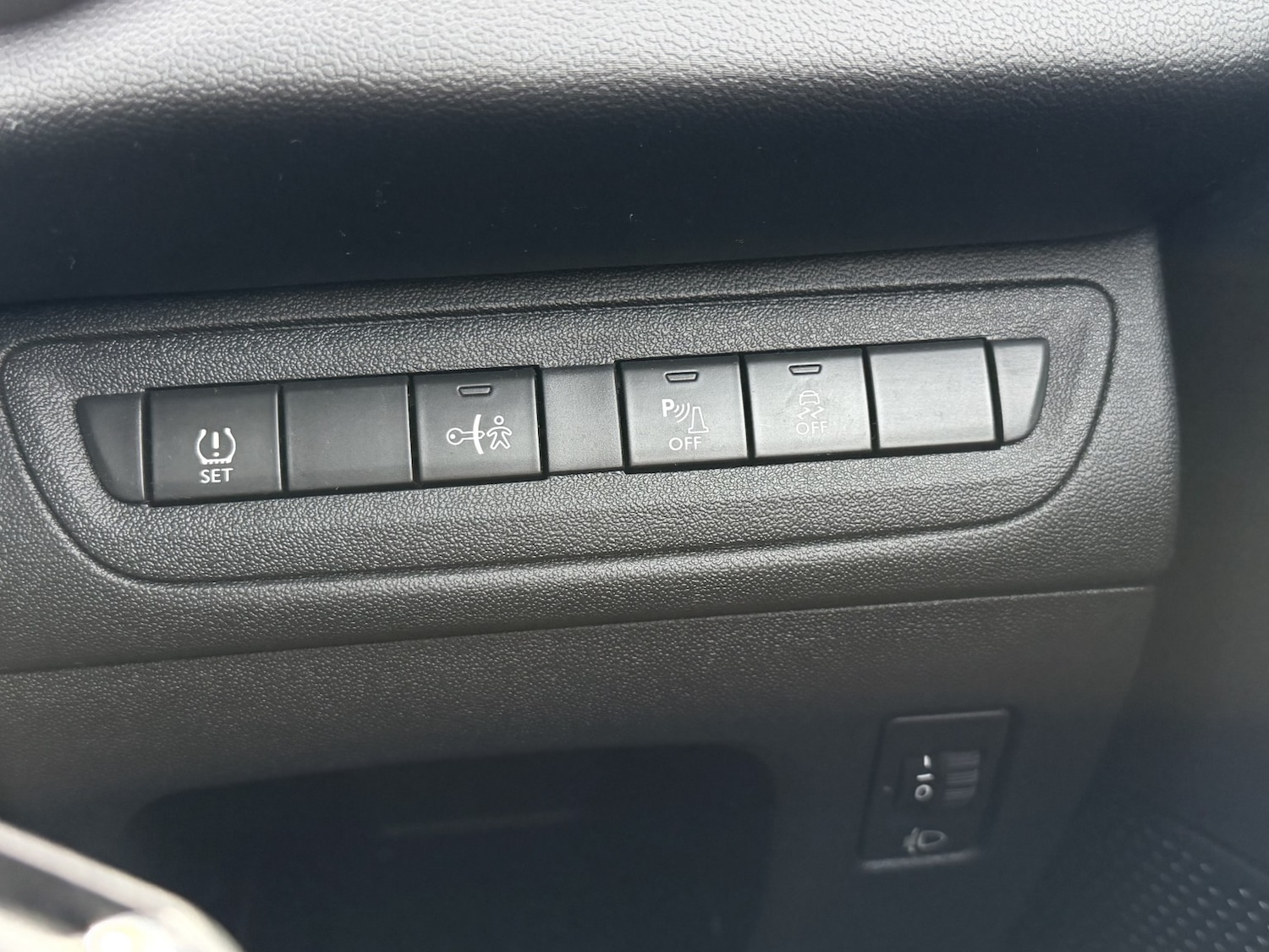 Used Peugeot 208 2015 for sale - 77968739: Photo 22