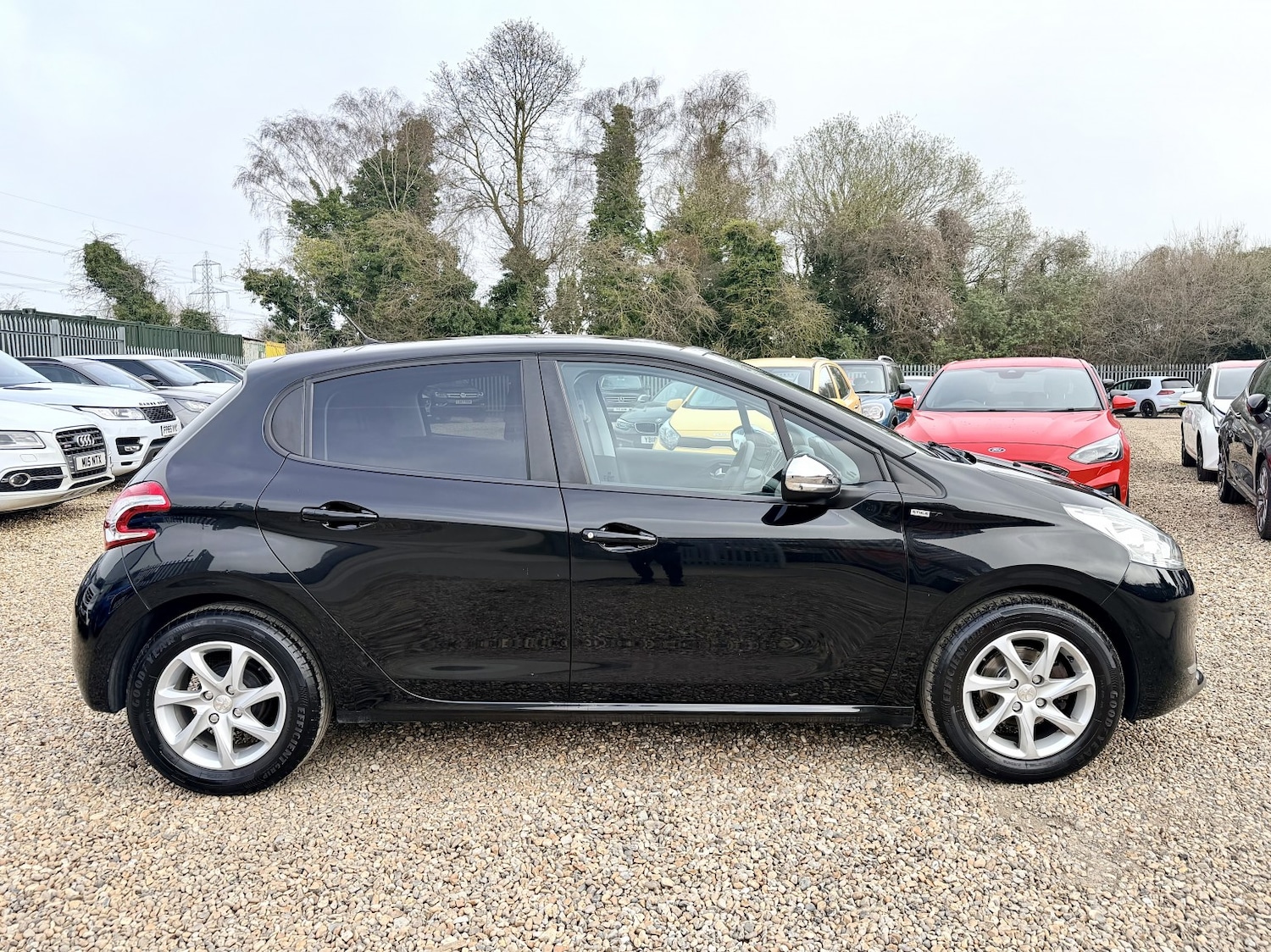 Used Peugeot 208 2015 for sale - 77968739: Photo 3
