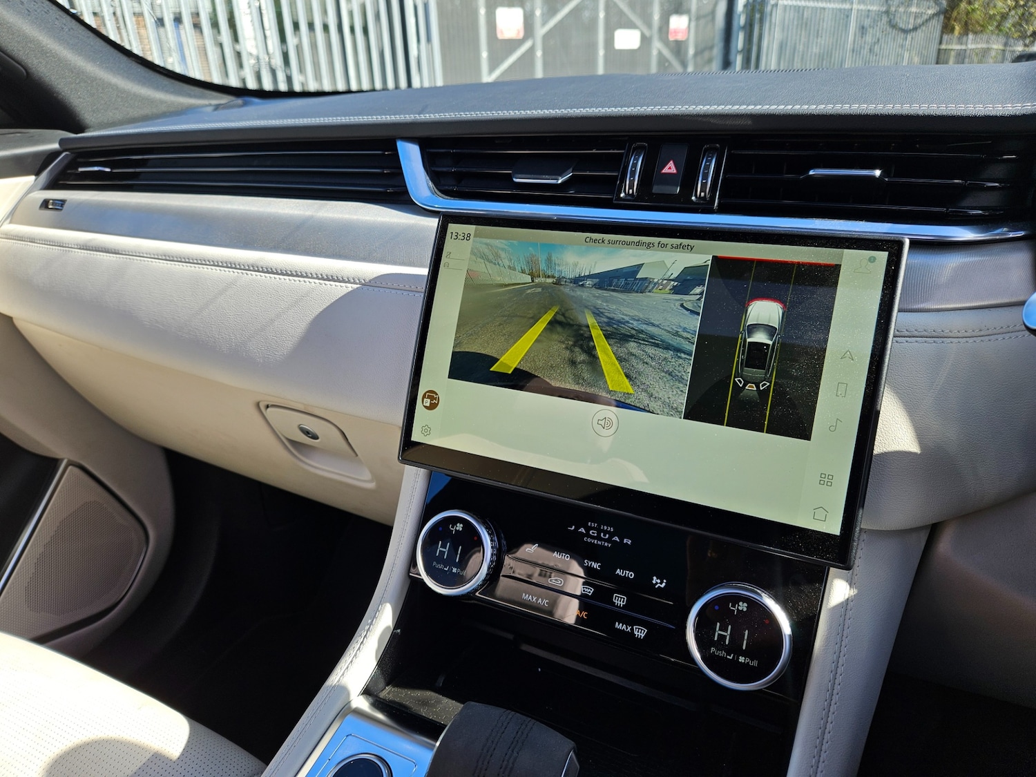 Used Jaguar F-Pace 2024 for sale - 78025524: Photo 25