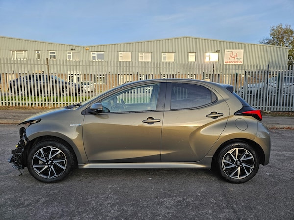 Used Toyota Yaris 2021 for sale - 72883880: Photo 2
