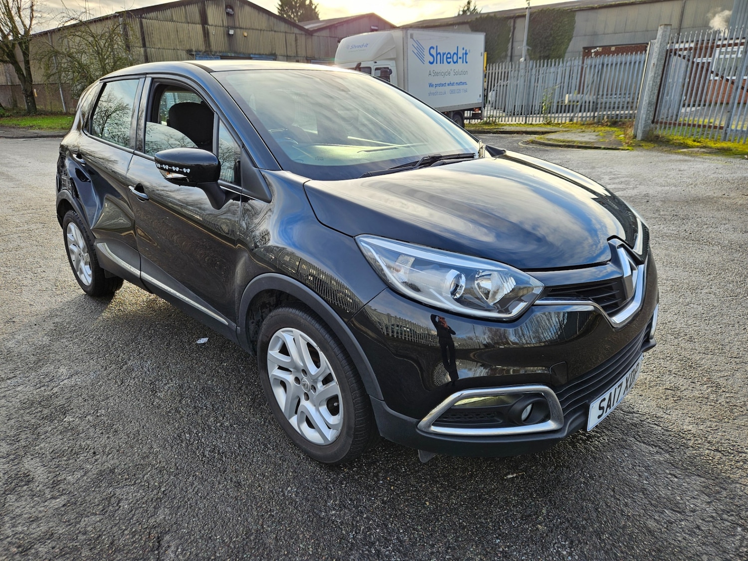 Used Renault Captur 2017 for sale - 76960327: Photo 1