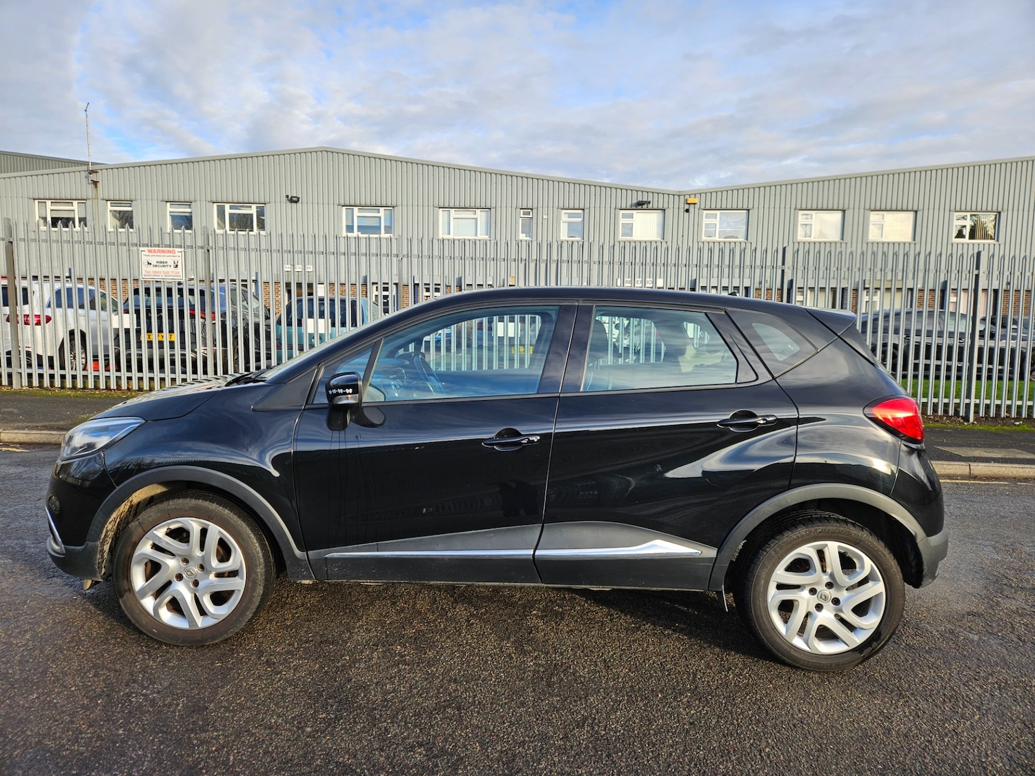 Used Renault Captur 2017 for sale - 76960327: Photo 11