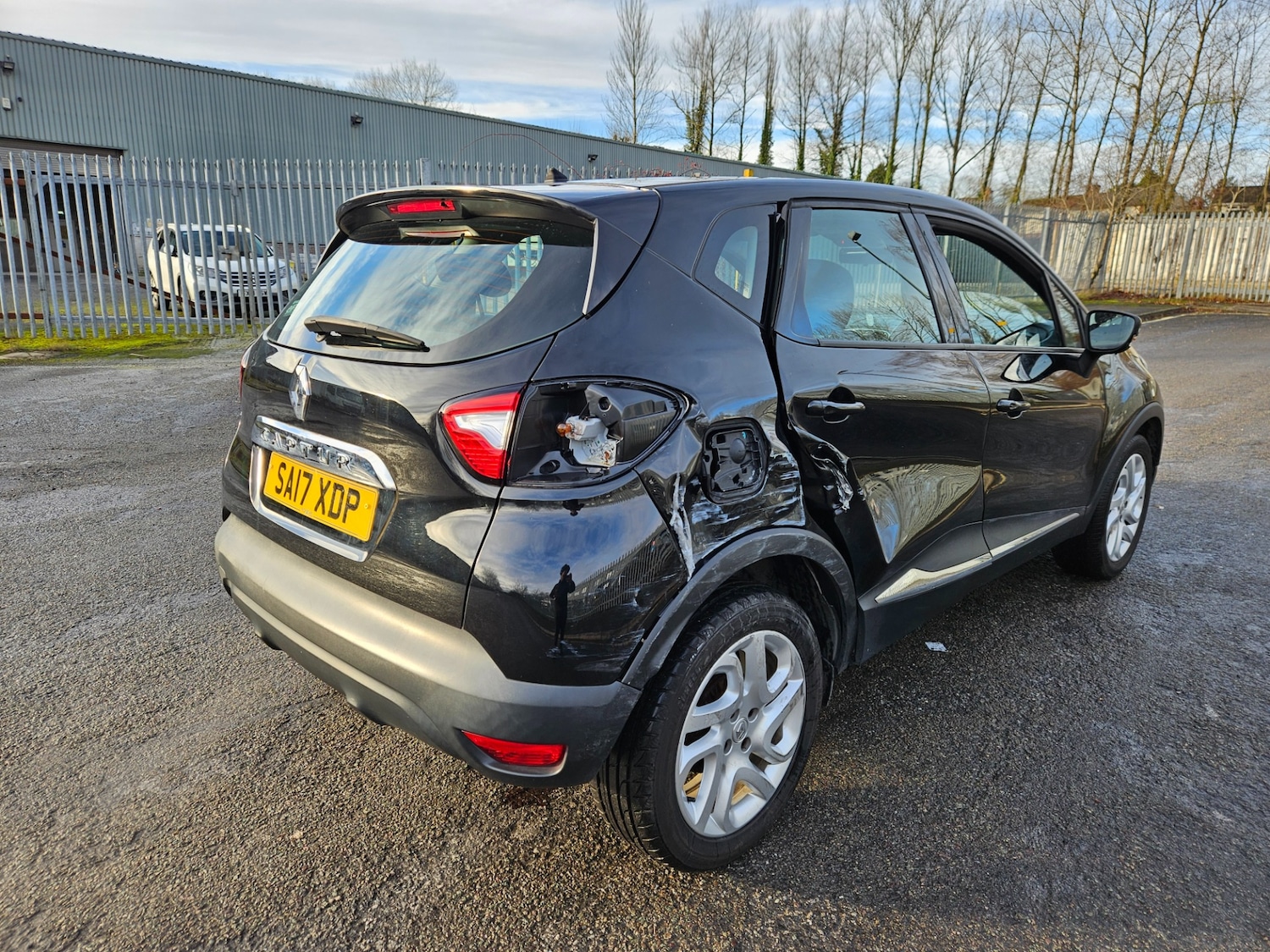 Used Renault Captur 2017 for sale - 76960327: Photo 3