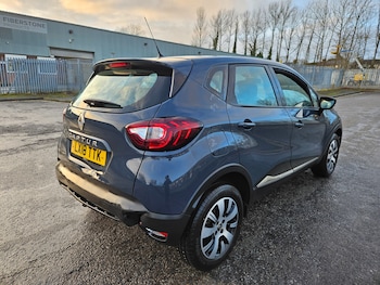 Used Renault Captur 2018 for sale - 77195549: Photo
