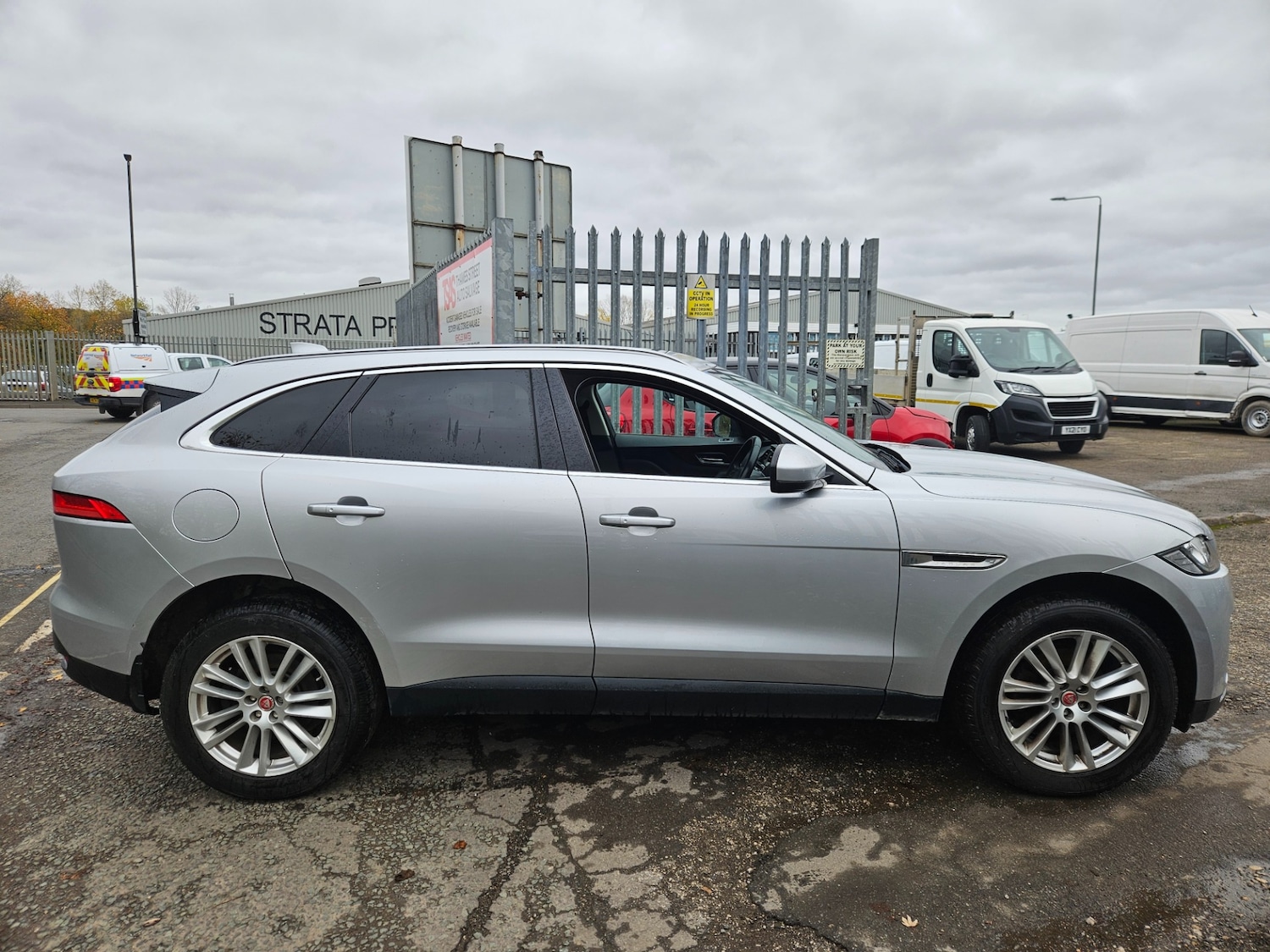 Used Jaguar F-Pace 2016 for sale - 76450644: Photo 10