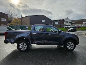 Used Isuzu D-Max 2023 for sale - 76402910: Photo
